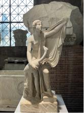 Fig. 1: Statue of Leda and the Swan, 2nd-century BCE, photograph from the exhibition ‘L’Istante e L’Eternità’ at Terme di Diocleziano in Rome.